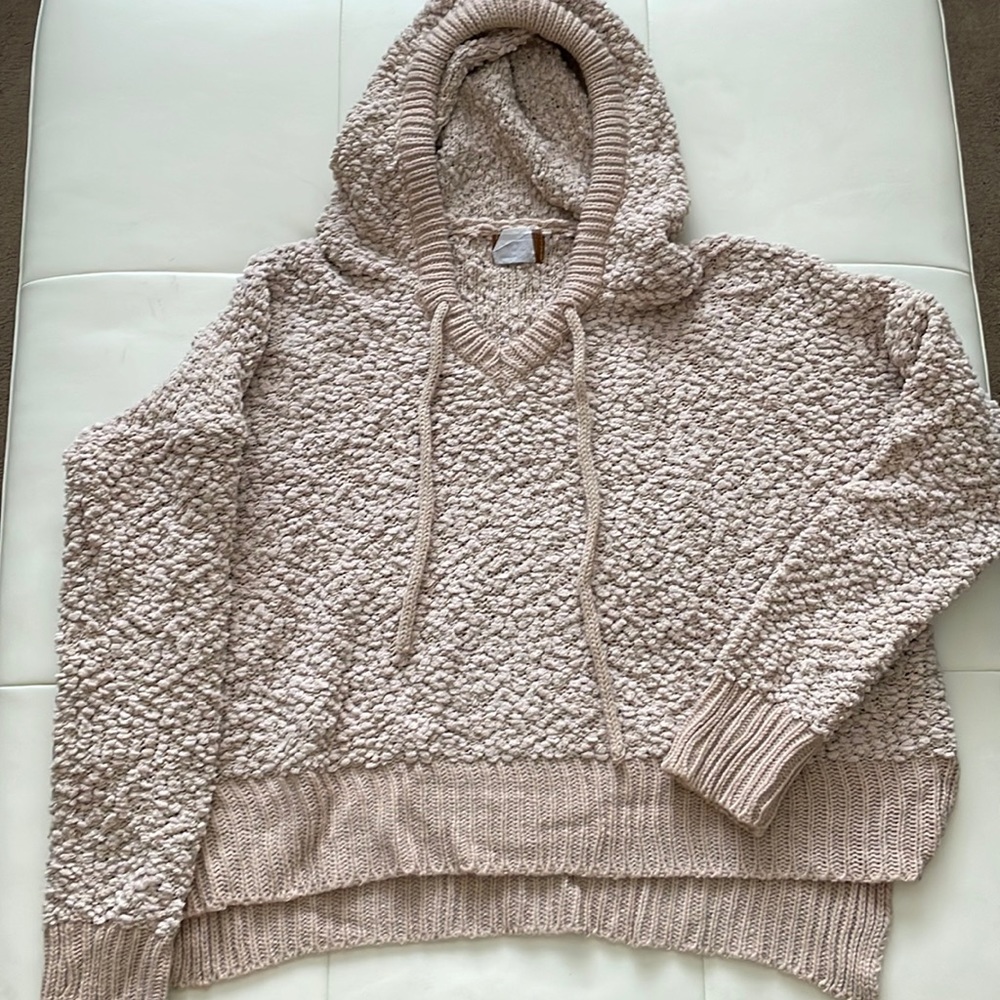 NEW NEVER WORN POL HOODED V neck pullover sweater with side slits